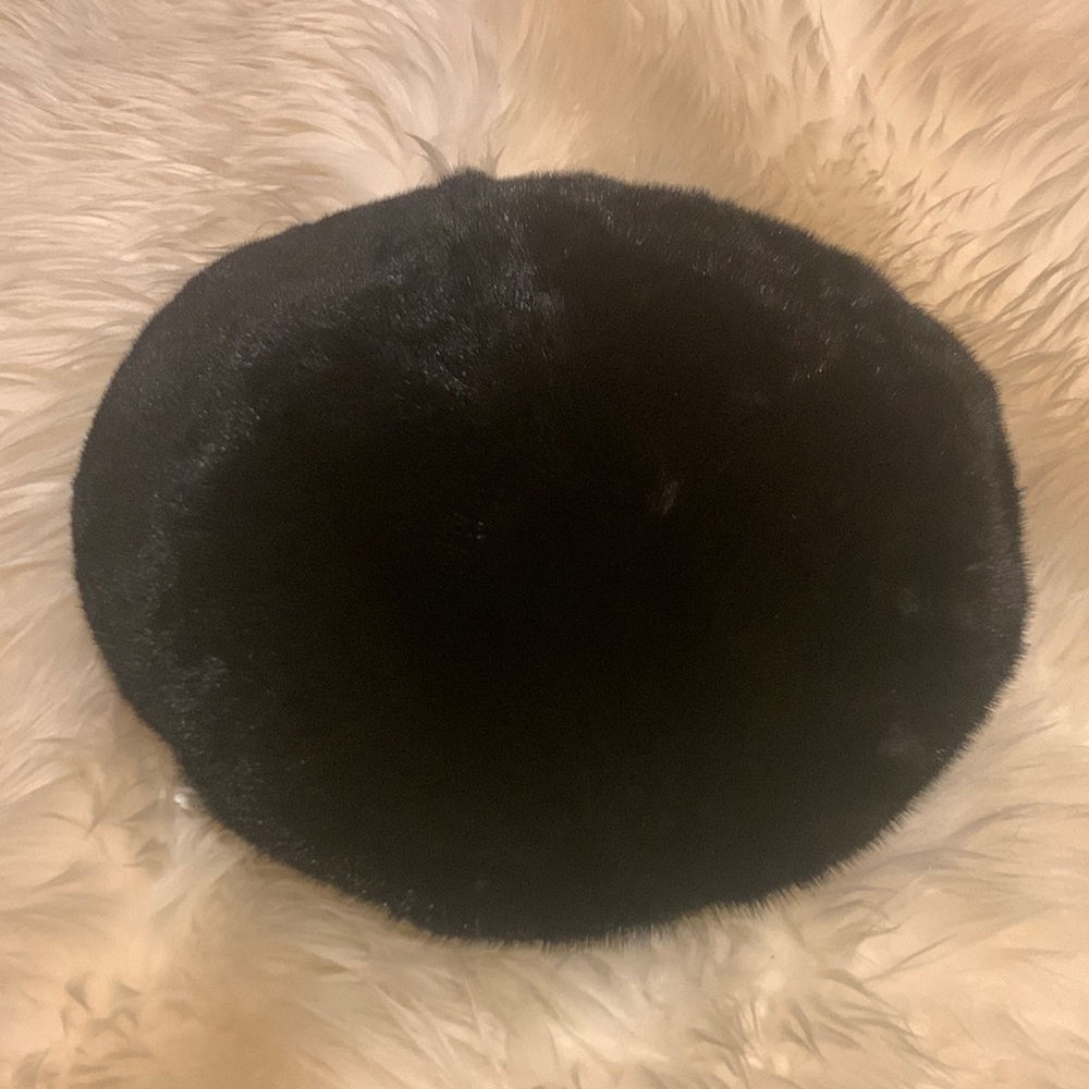 BNWT Genuine mink winter hat. made in 🇨🇦 by Mitchie’s